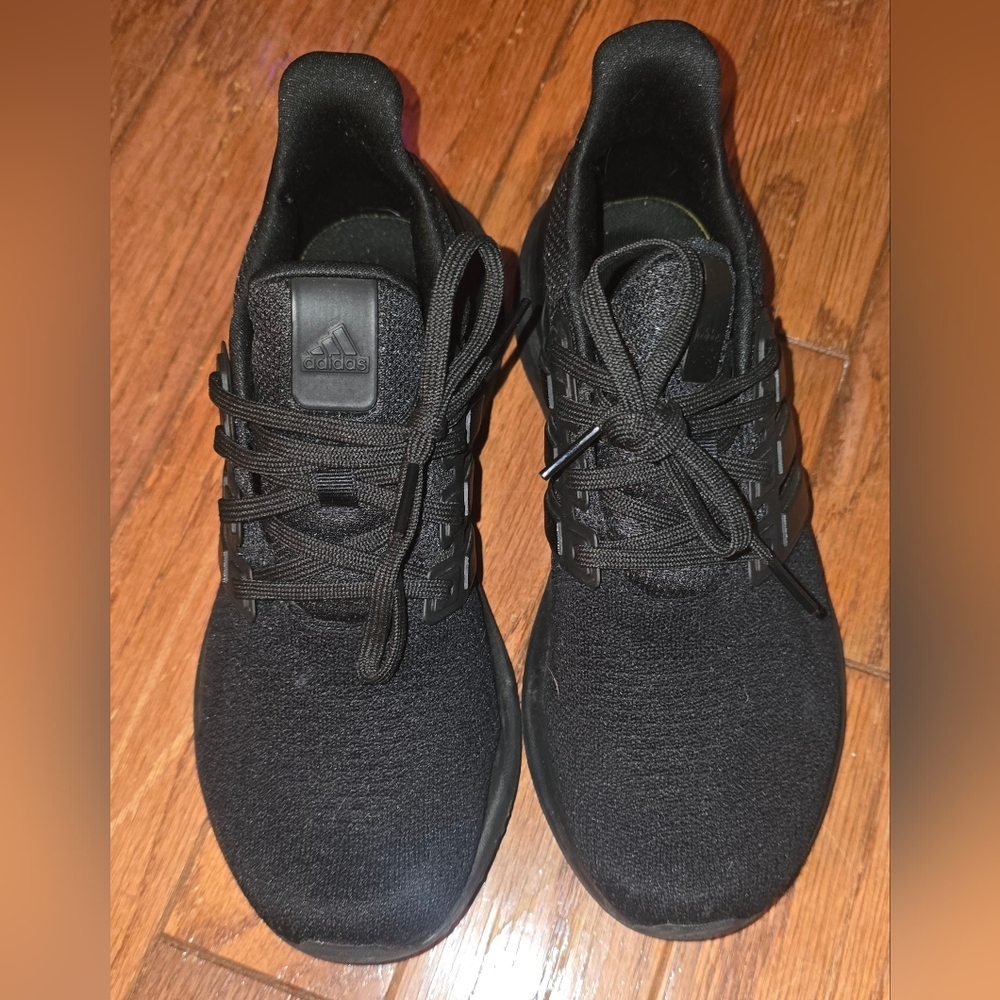 Womens Size 7.5 Adidas UBounce DNA
